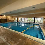 Lovely 2-bedroom Serviced With Διαμέρισμα