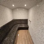 Lovely 2-bedroom Serviced With * Μπάνσκο