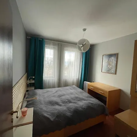Lovely 2-bedroom Serviced With Lägenhet