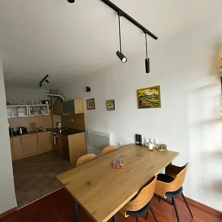 Lovely 2-bedroom Serviced With Lejlighed
