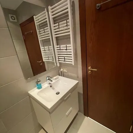 Appartamento Lovely 2-bedroom Serviced With *