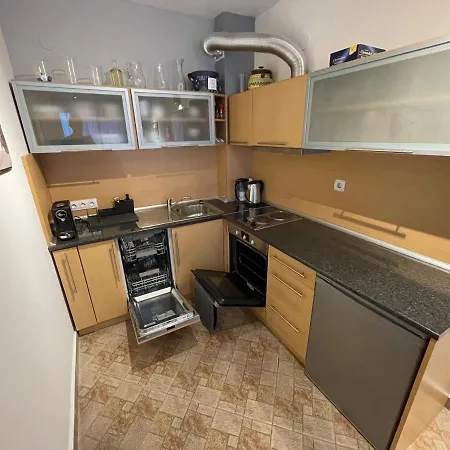 Lovely 2-bedroom Serviced With バンスコ