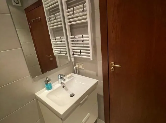 Lejlighed Lovely 2-bedroom Serviced With *